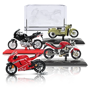  Motorrad-Modelle in verschiedenen Maßstäben und Designs, darunter klassische und moderne Motorräder.